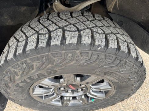 Used 2024 GMC Sierra 1500 AT4X image 10