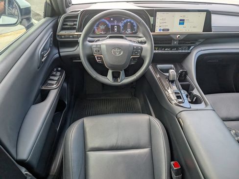 Used 2024 Toyota Crown Platinum AWD/4WD image 3