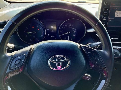 Used 2019 Toyota C-HR XLE image 10