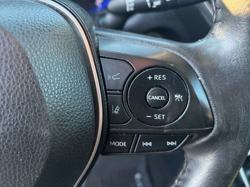 Certified 2022 Toyota Corolla Cross XLE image 15