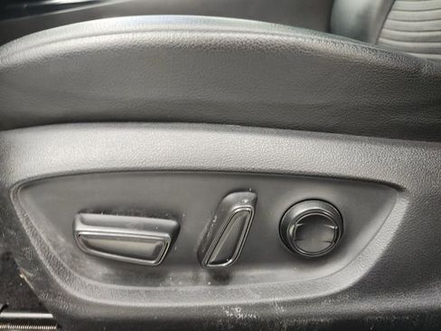 Used 2019 Toyota Camry SE image 14