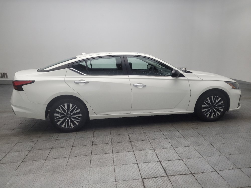 Used 2025 Nissan Altima 2.5 SV FWD image 10