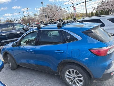 Used 2020 Ford Escape SE image 1