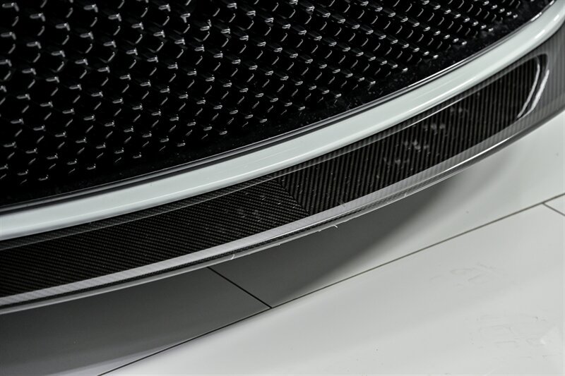 Used 2019 Aston Martin DBS Superleggera RWD image 6