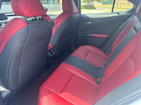 Used 2019 Lexus UX 200 F Sport w/ F Sport Premium Package FWD image 9