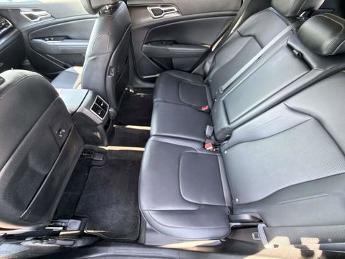 Used 2023 Kia Sportage EX image 4