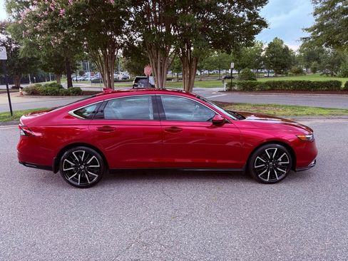 Used 2025 Honda Accord Touring image 13