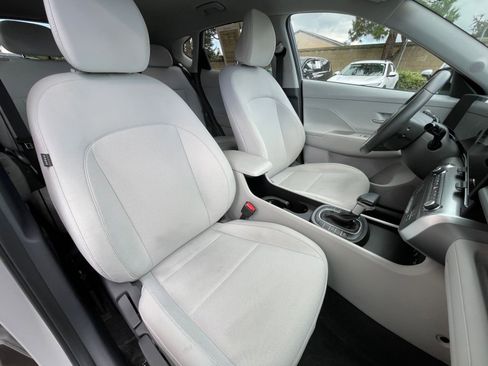 Used 2025 Hyundai Kona SEL image 36