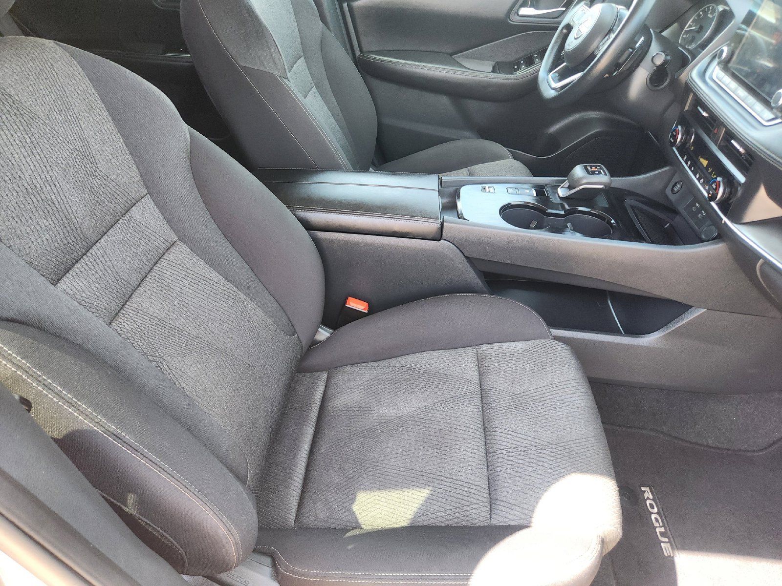 Used 2024 Nissan Rogue SV FWD image 14