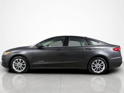 Used 2019 Ford Fusion SE FWD image 2