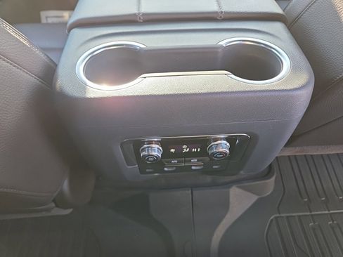 Used 2021 GMC Yukon XL Denali w/ Denali Premium Package image 31