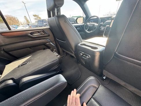 Used 2025 GMC Yukon Denali w/ Sun & Power Step Package AWD/4WD image 43