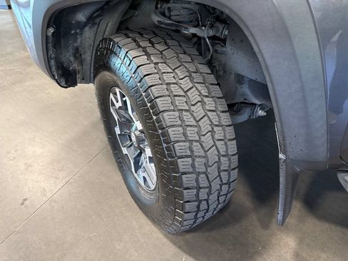 Used 2022 Toyota Tacoma TRD Off-Road w/ TRD Premium Off Road Package AWD/4WD image 19