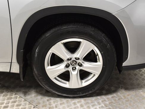 Used 2023 Toyota Highlander LE image 37