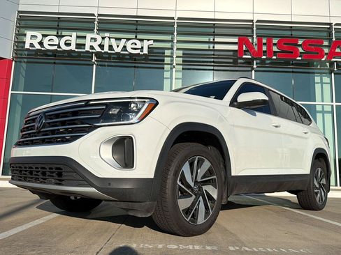 Used 2024 Volkswagen Atlas SE FWD image 2