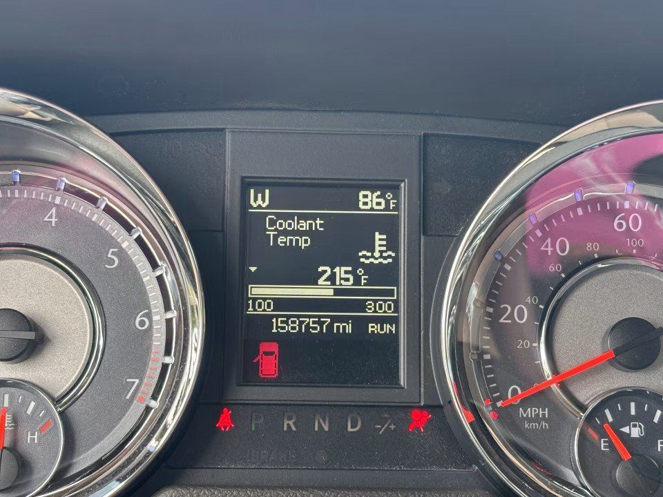Used 2016 Chrysler Town & Country Touring FWD image 33