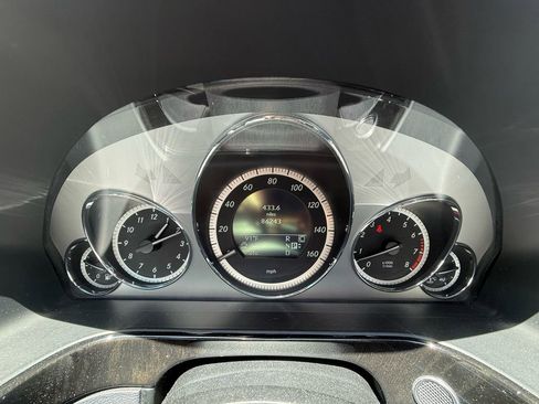 Used 2010 Mercedes-Benz E 550 4MATIC Sedan image 24