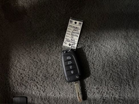 Certified 2025 Hyundai Elantra SE image 35