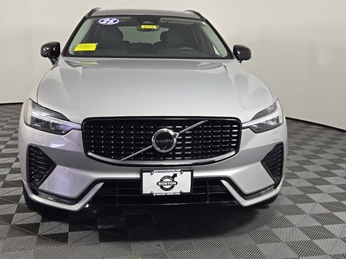 Certified 2025 Volvo XC60 B5 Plus image 4