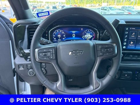 Used 2025 Chevrolet Silverado 2500 ZR2 w/ Technology Package AWD/4WD image 15