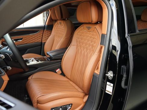 Used 2022 Bentley Flying Spur Plug-In Hybrid AWD/4WD image 9