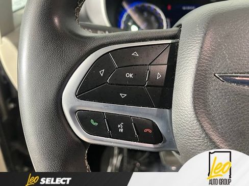Used 2022 Chrysler Pacifica Touring-L FWD image 19