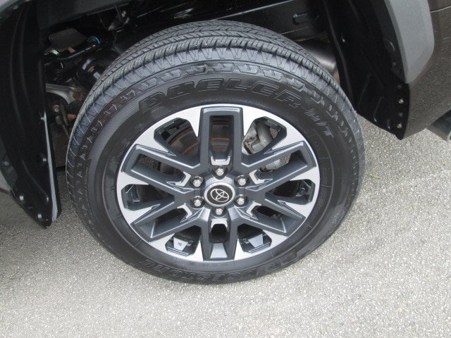 Used 2024 Toyota Tundra Limited AWD/4WD image 10