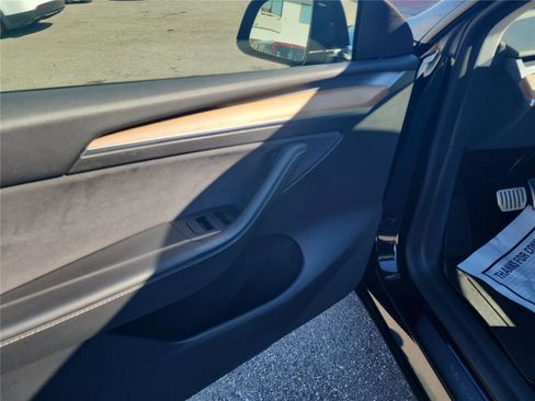 Used 2022 Tesla Model Y Performance image 12