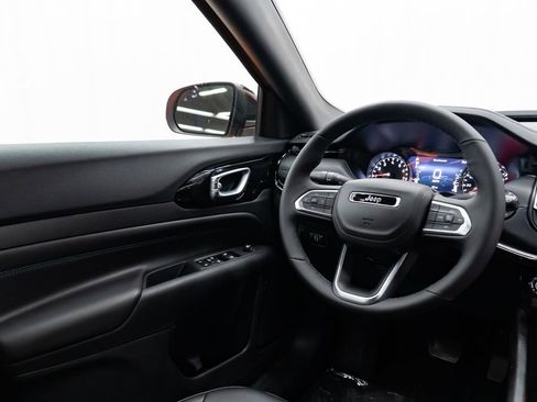 Used 2026 Jeep Compass Latitude image 11