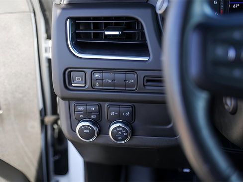 Used 2021 GMC Yukon XL SLT w/ SLT Premium Package image 18