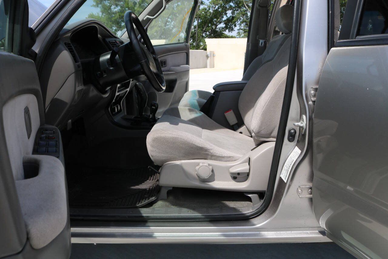 Used 2002 Toyota 4Runner SR5 AWD/4WD image 18