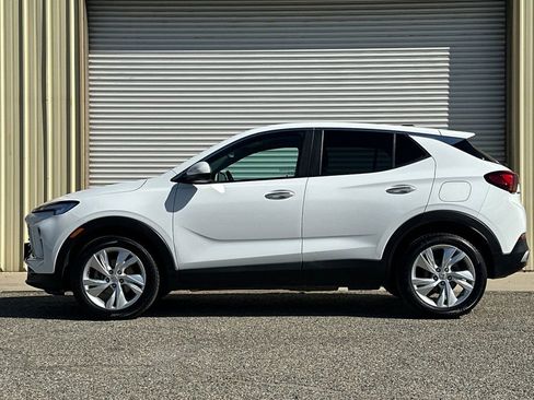 Used 2024 Buick Encore GX Preferred FWD image 3