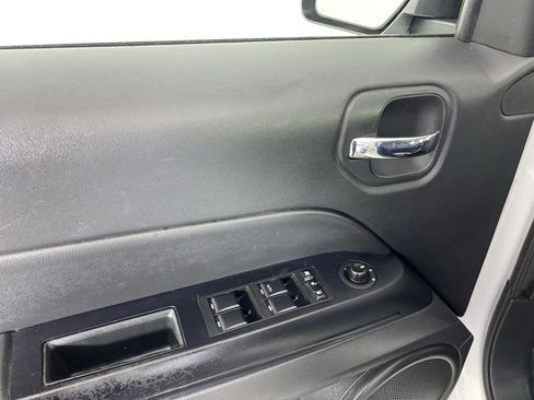 Used 2016 Jeep Patriot High Altitude image 15