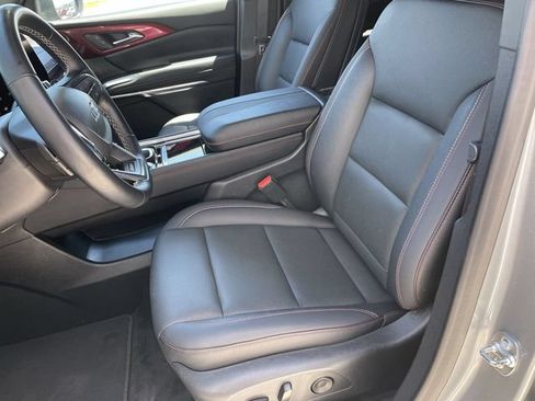 Used 2025 Chevrolet Traverse Z71 AWD/4WD image 11