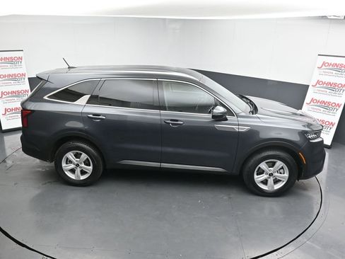 Used 2023 Kia Sorento LX image 34