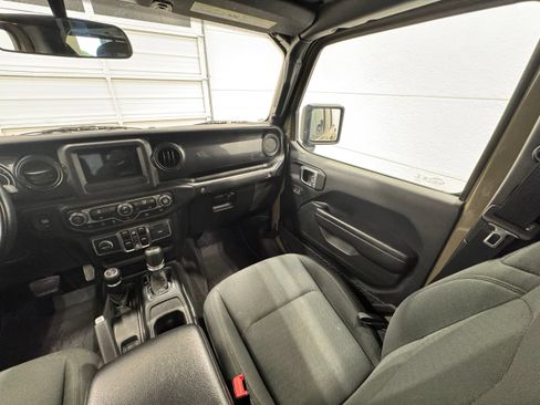 Used 2020 Jeep Gladiator Sport AWD/4WD image 32