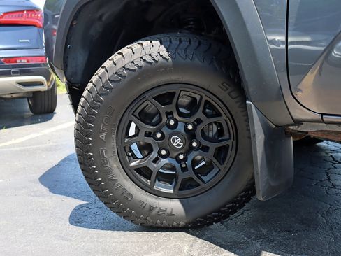 Used 2019 Toyota Tacoma SR w/ SX Package AWD/4WD image 15