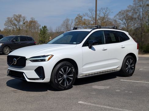 Used 2024 Volvo XC60 B5 Core image 5