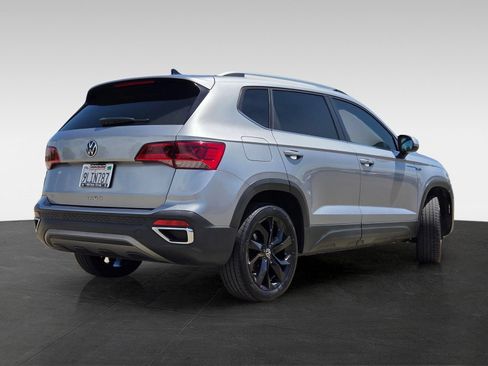 Used 2023 Volkswagen Taos SE FWD image 5