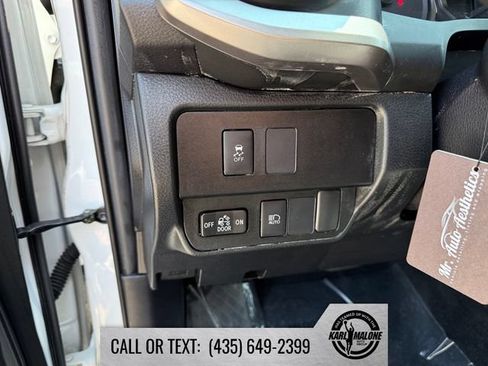 Used 2021 Toyota Tacoma SR5 AWD/4WD image 18
