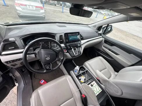 Used 2023 Honda Odyssey Touring image 2