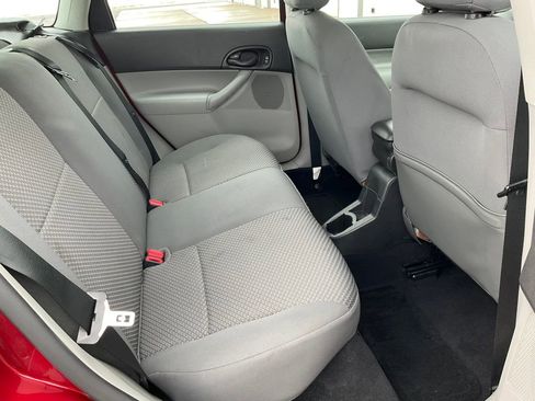 Used 2005 Ford Focus ZX5 Hatchback image 17