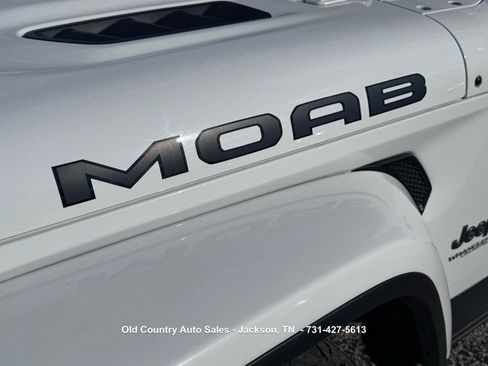 Used 2019 Jeep Wrangler Unlimited Sahara w/ Quick Order Package 24M Moab AWD/4WD image 6