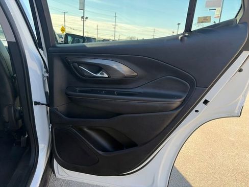 Used 2023 GMC Terrain SLT image 35