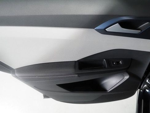 Used 2024 Volkswagen Taos SE image 50