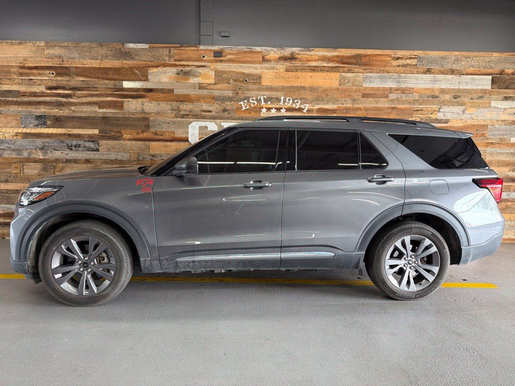 Used 2025 Ford Explorer Active w/ Active Comfort Package AWD/4WD image 11