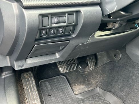 Used 2022 Subaru Crosstrek 2.0i Premium w/ Moonroof Package image 27