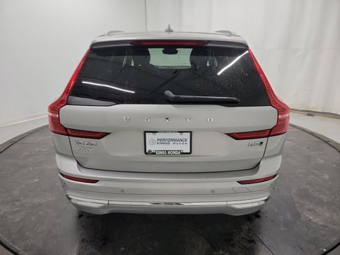 Used 2023 Volvo XC60 B5 Plus image 8