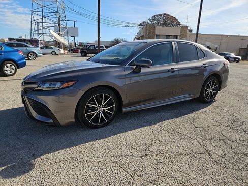 Used 2023 Toyota Camry SE image 5