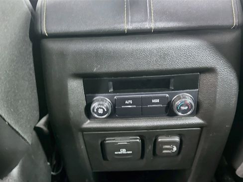 Used 2018 Chevrolet Traverse LT FWD image 27